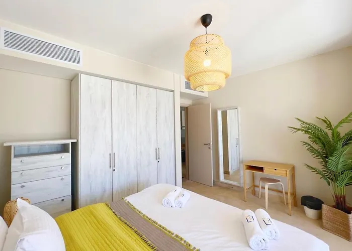 Sparky & Summery 2 Bdr Mangroovy Free & Pool Access شقة *