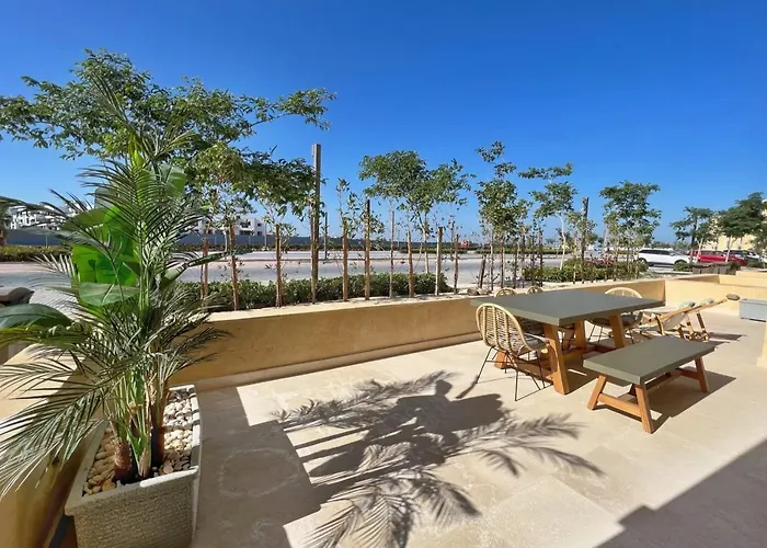 Sparky & Summery 2 Bdr Mangroovy Free & Pool Access *